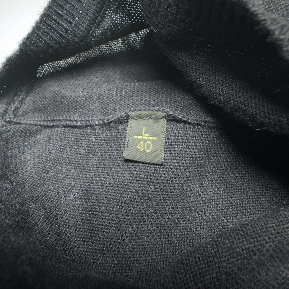 Massimo Dutti | Men | Black Cotton Cashmere Blend V-Neck Sweater | Large - Picture 8 of 9